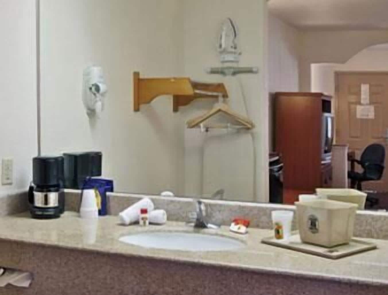 Super 8 By Wyndham Mont Belvieu - Baytown East Hotel Стая снимка