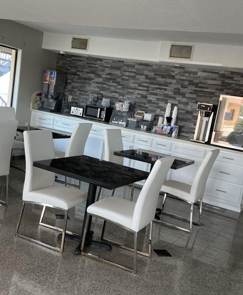 Super 8 By Wyndham Mont Belvieu - Baytown East Hotel Екстериор снимка