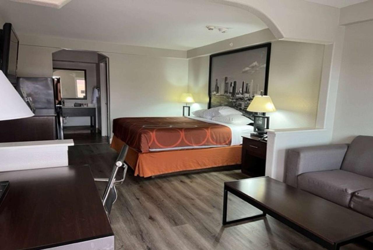 Super 8 By Wyndham Mont Belvieu - Baytown East Hotel Екстериор снимка