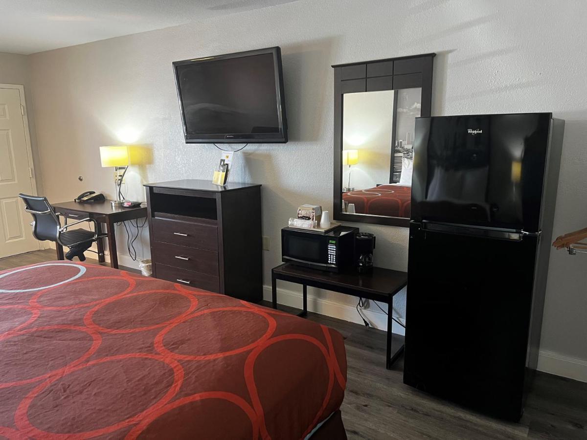 Super 8 By Wyndham Mont Belvieu - Baytown East Hotel Екстериор снимка