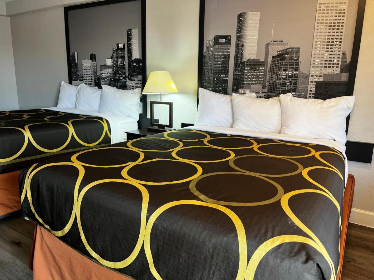Super 8 By Wyndham Mont Belvieu - Baytown East Hotel Екстериор снимка