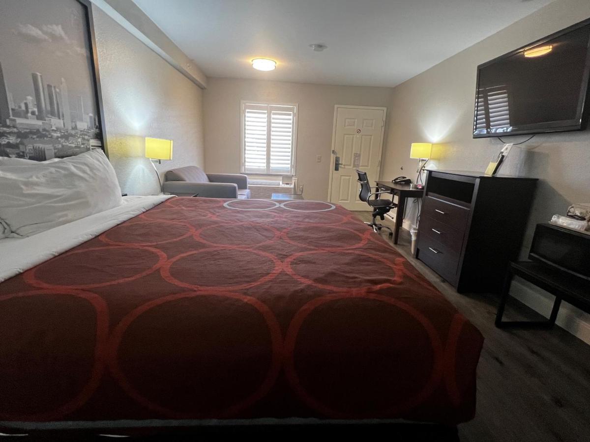 Super 8 By Wyndham Mont Belvieu - Baytown East Hotel Екстериор снимка